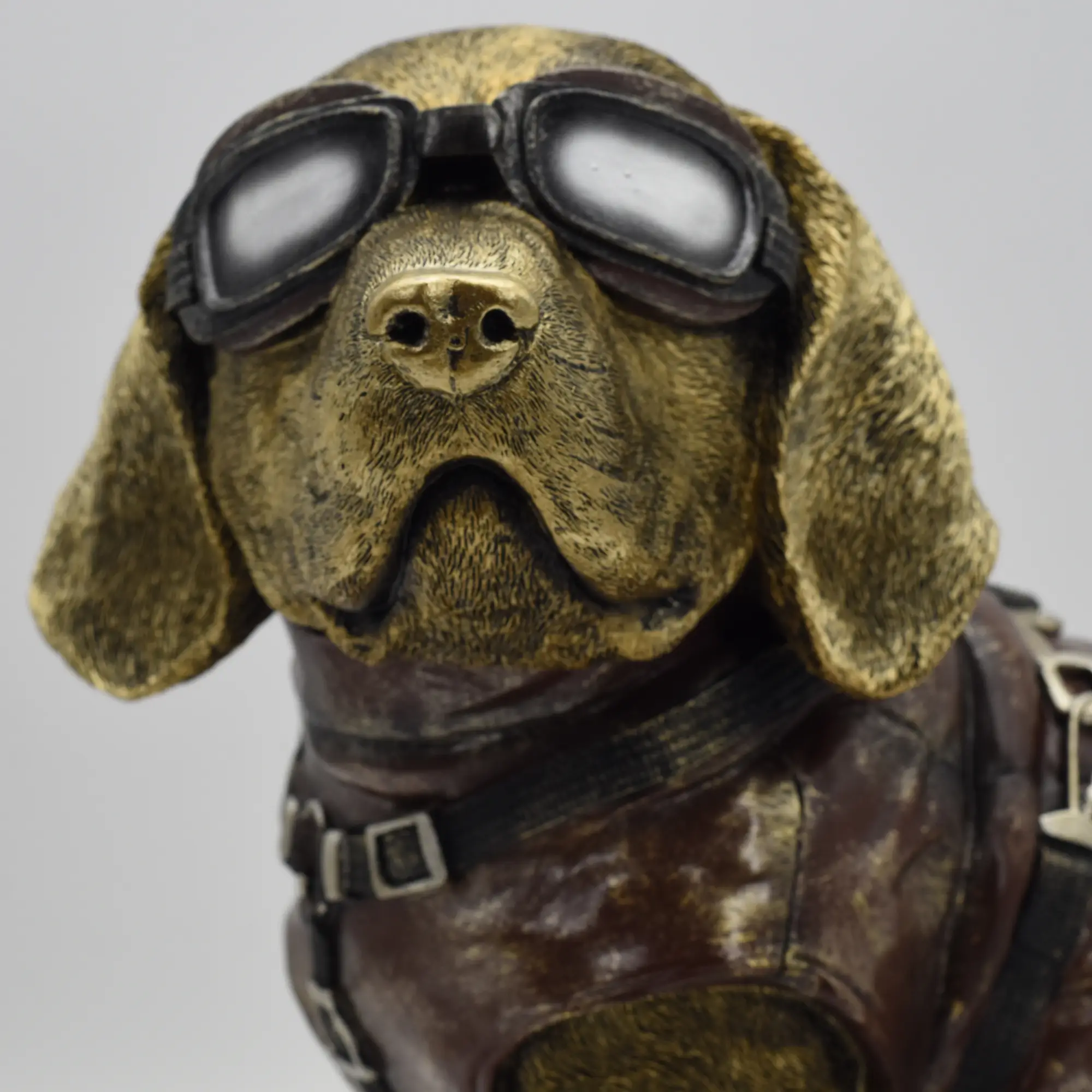 Dackel aus Resin mit Fliegerbrille – Bild 2