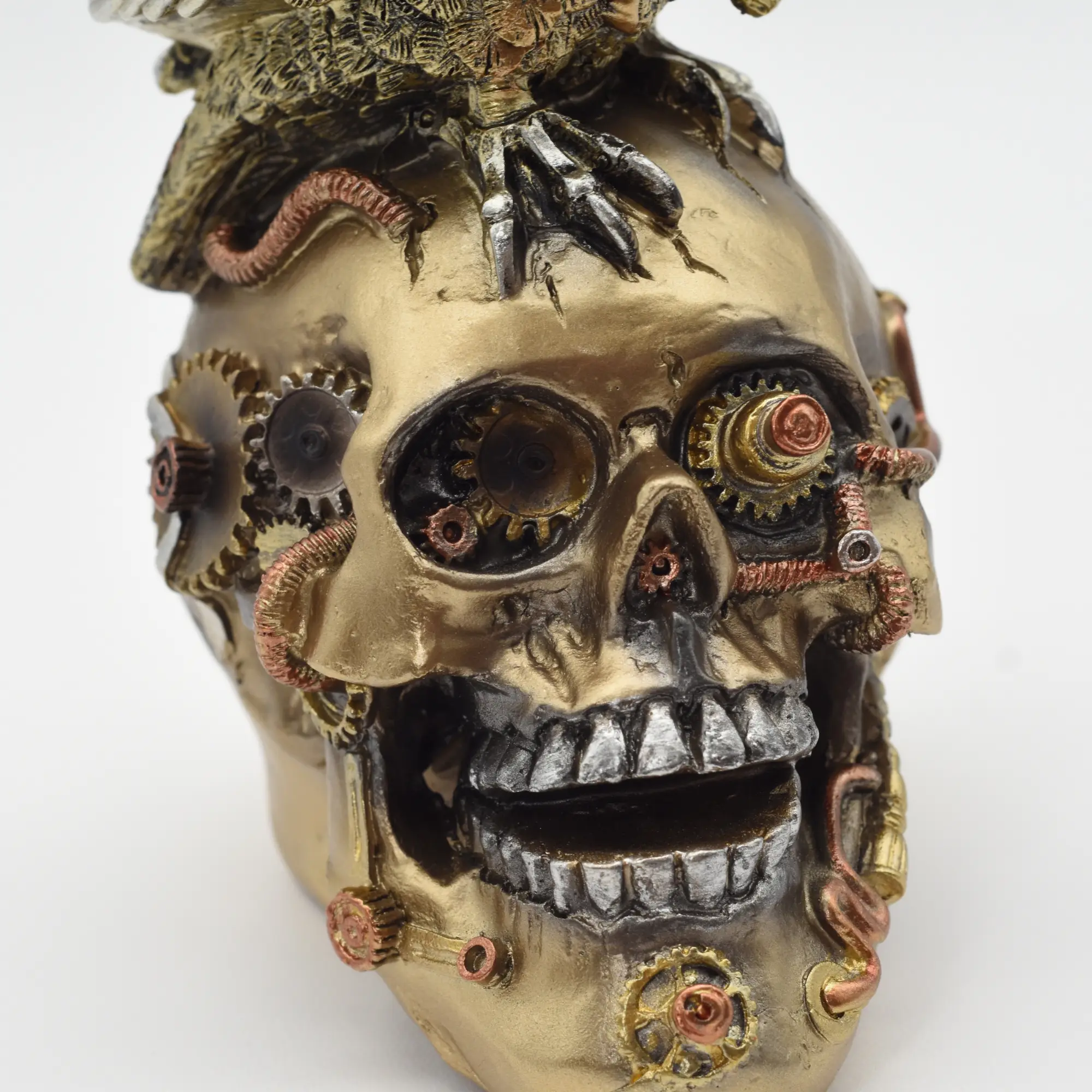 Totenschädel aus Resin mit Eulenfigur – Bild 2