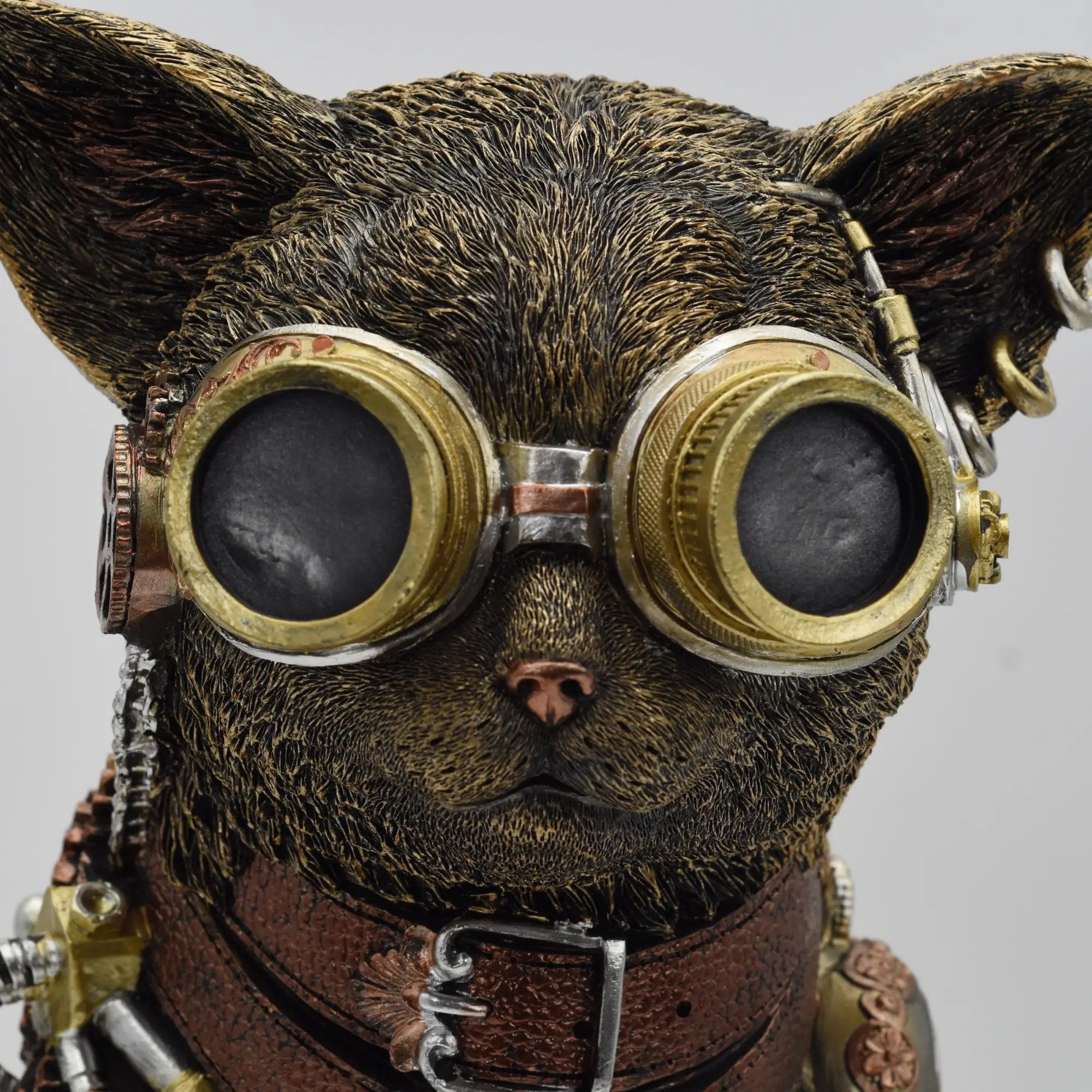 Katzenbüste aus Resin im Steampunkstyle – Bild 3