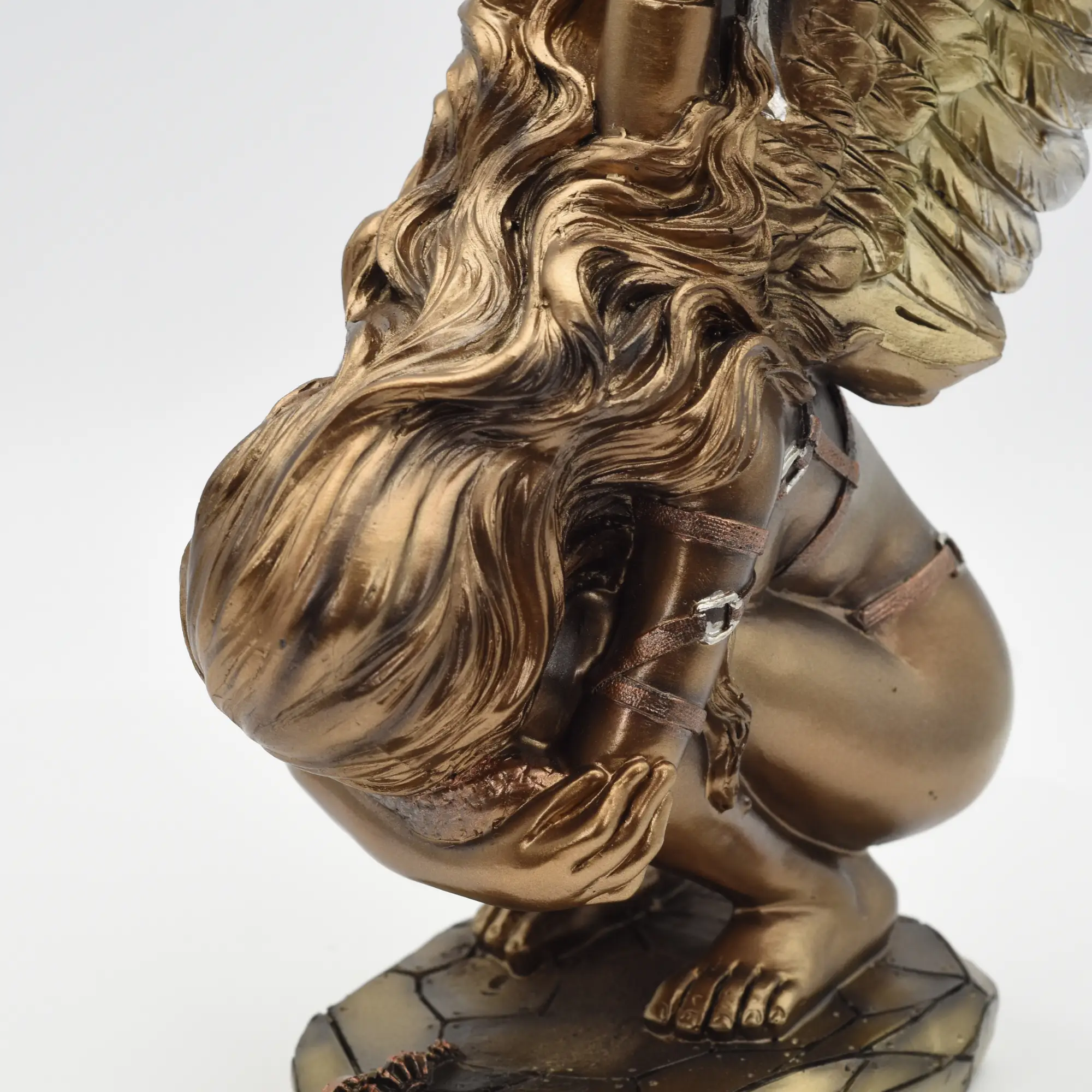 Weibliche Engelsfigur im Steampunkstyle – Bild 3