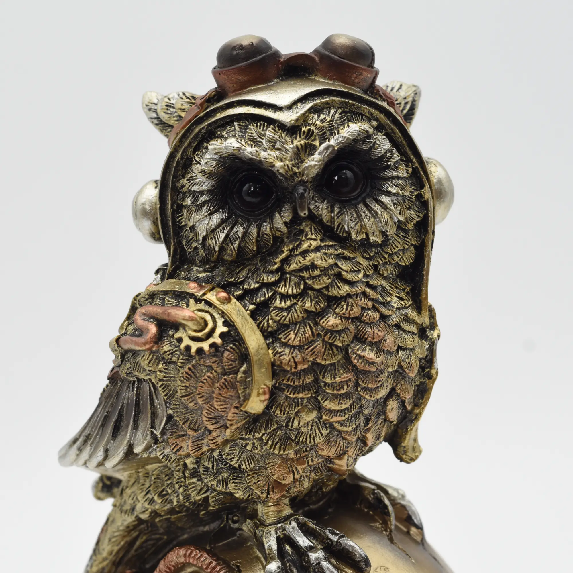 Totenschädel aus Resin mit Eulenfigur – Bild 8