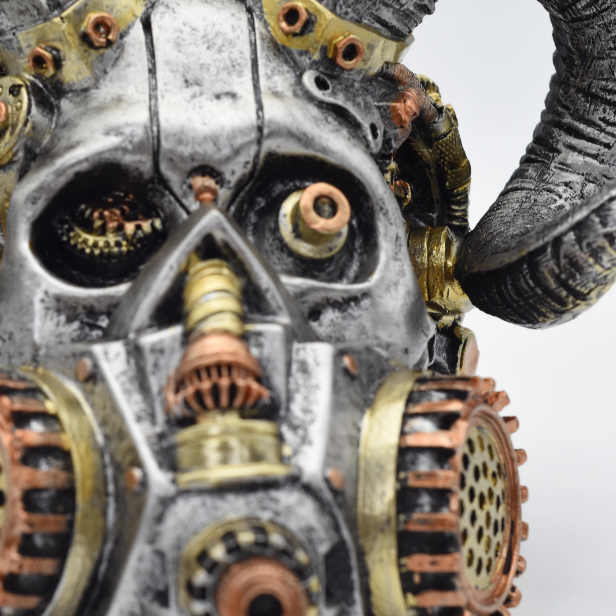 Steampunktotenschädel mit geschwungenen Hörnern – Bild 2