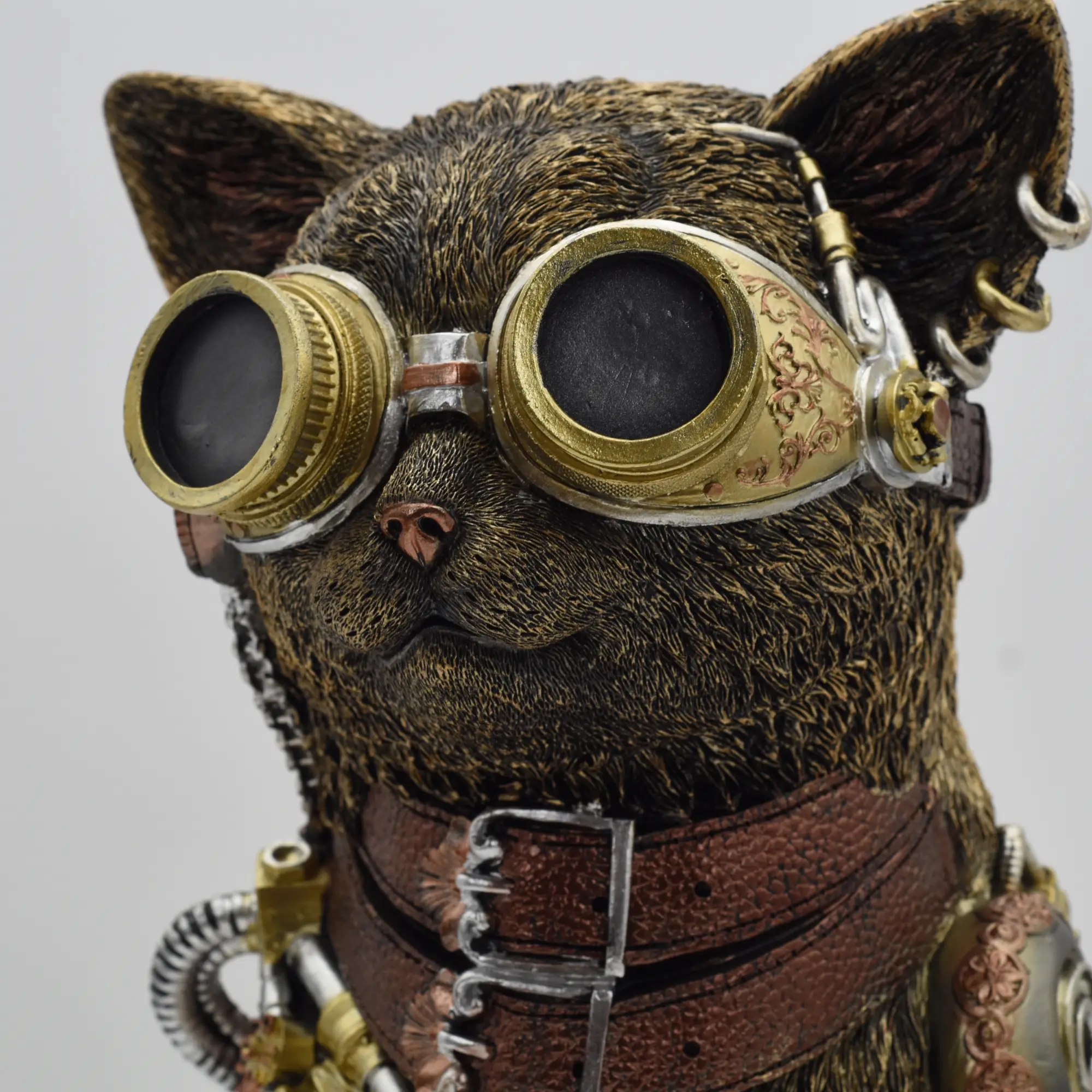 Katzenbüste aus Resin im Steampunkstyle – Bild 2