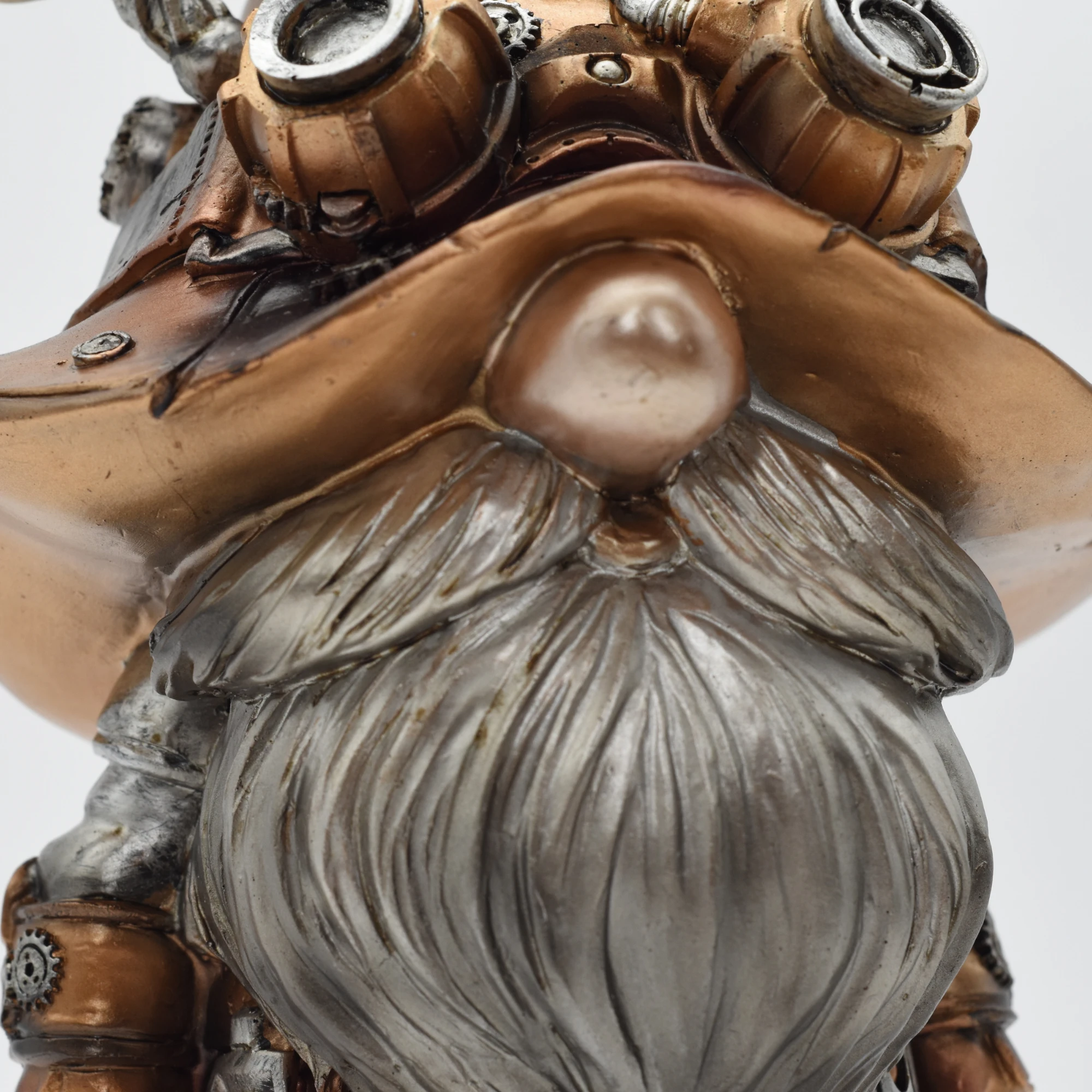 Steampunkgartenzwerg aus Resin mit Hut über den Augen – Bild 3