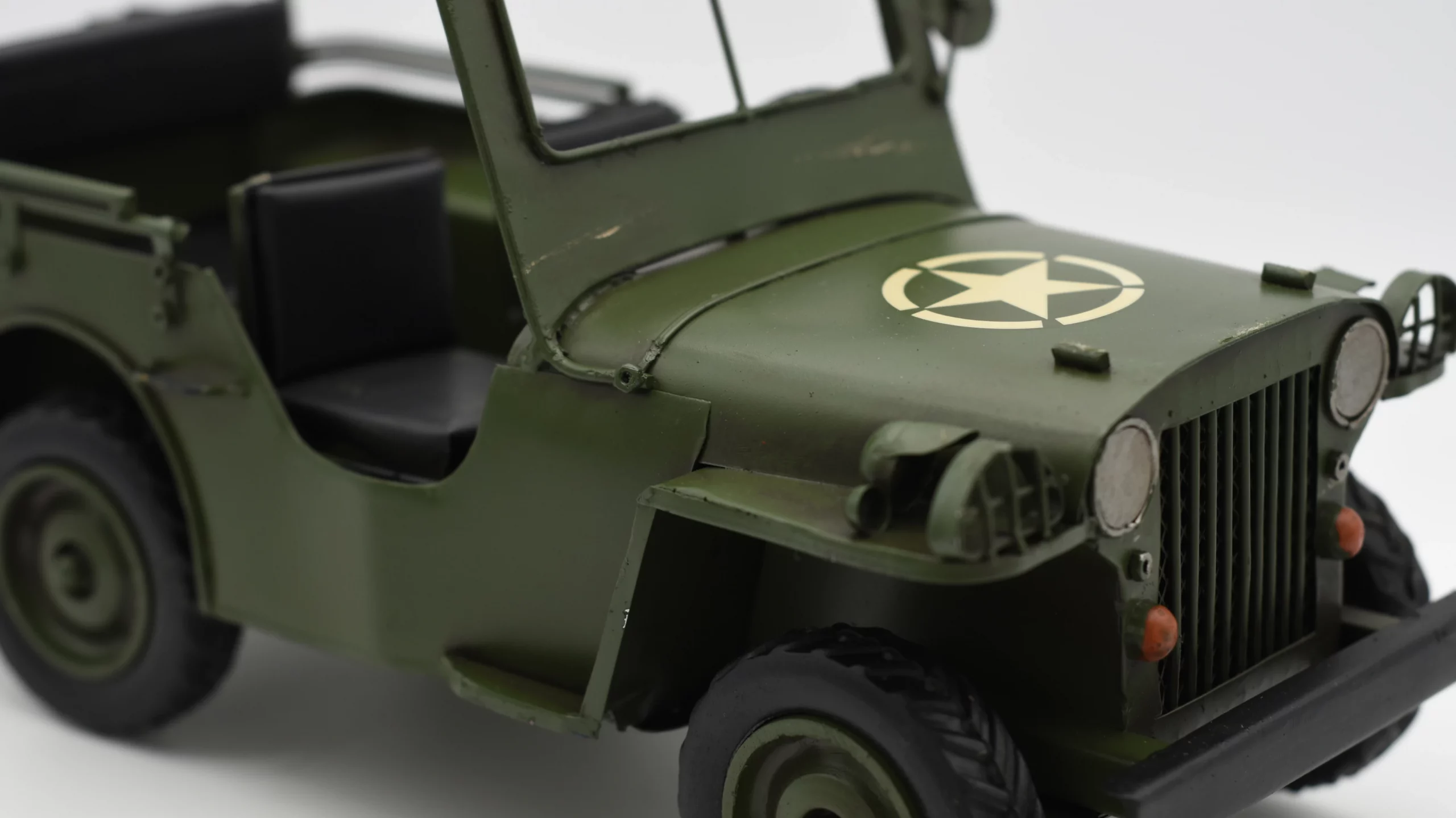 Offener Miniaturmilitärjeep aus Zinn – Bild 2