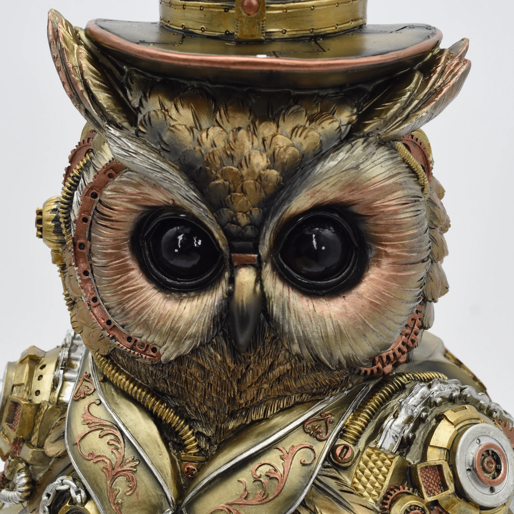 Büste einer Eule mit Zylinder im Steampunkstyle – Bild 7