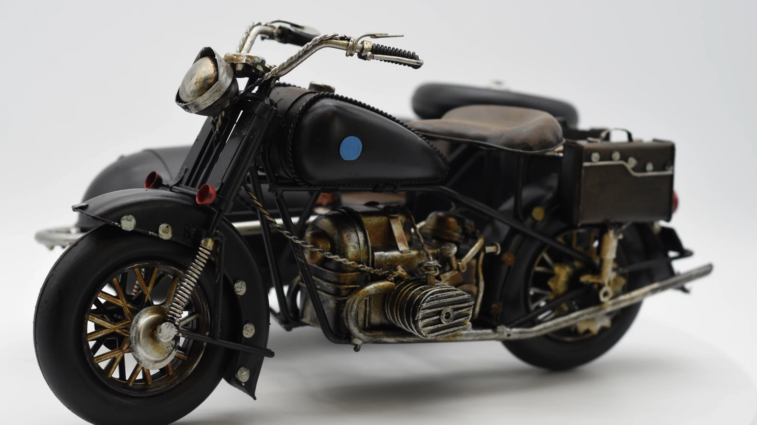 Miniaturmodel eines alten Motorrads mit Beiwagen aus Zinn – Bild 3