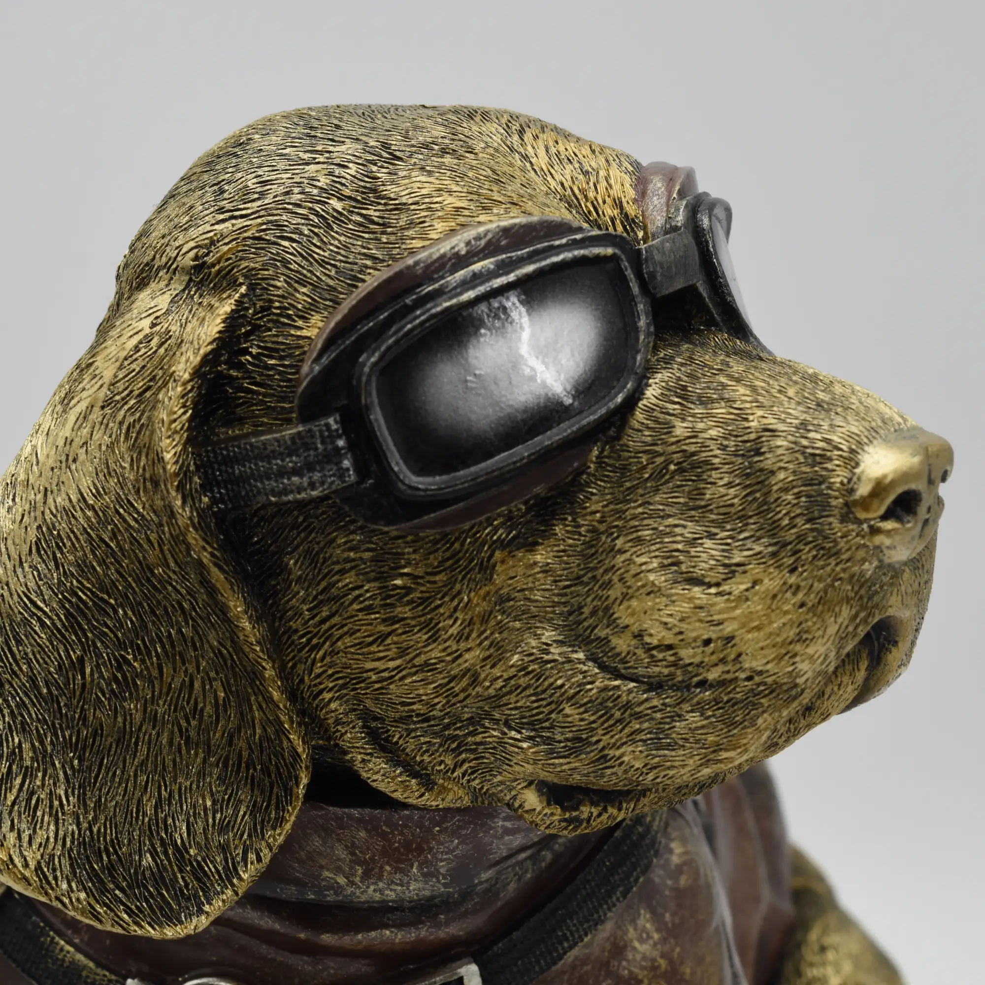 Dackel aus Resin mit Fliegerbrille – Bild 3