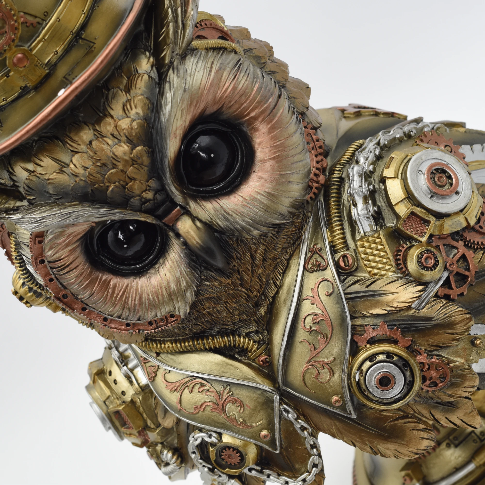 Büste einer Eule mit Zylinder im Steampunkstyle – Bild 8