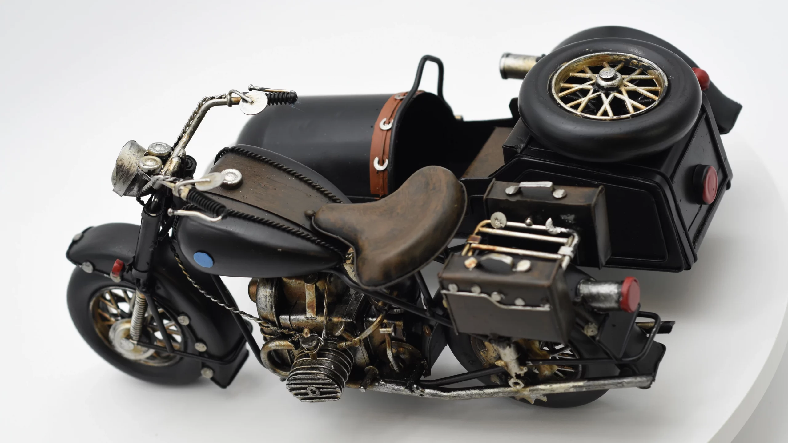Miniaturmodel eines alten Motorrads mit Beiwagen aus Zinn – Bild 4