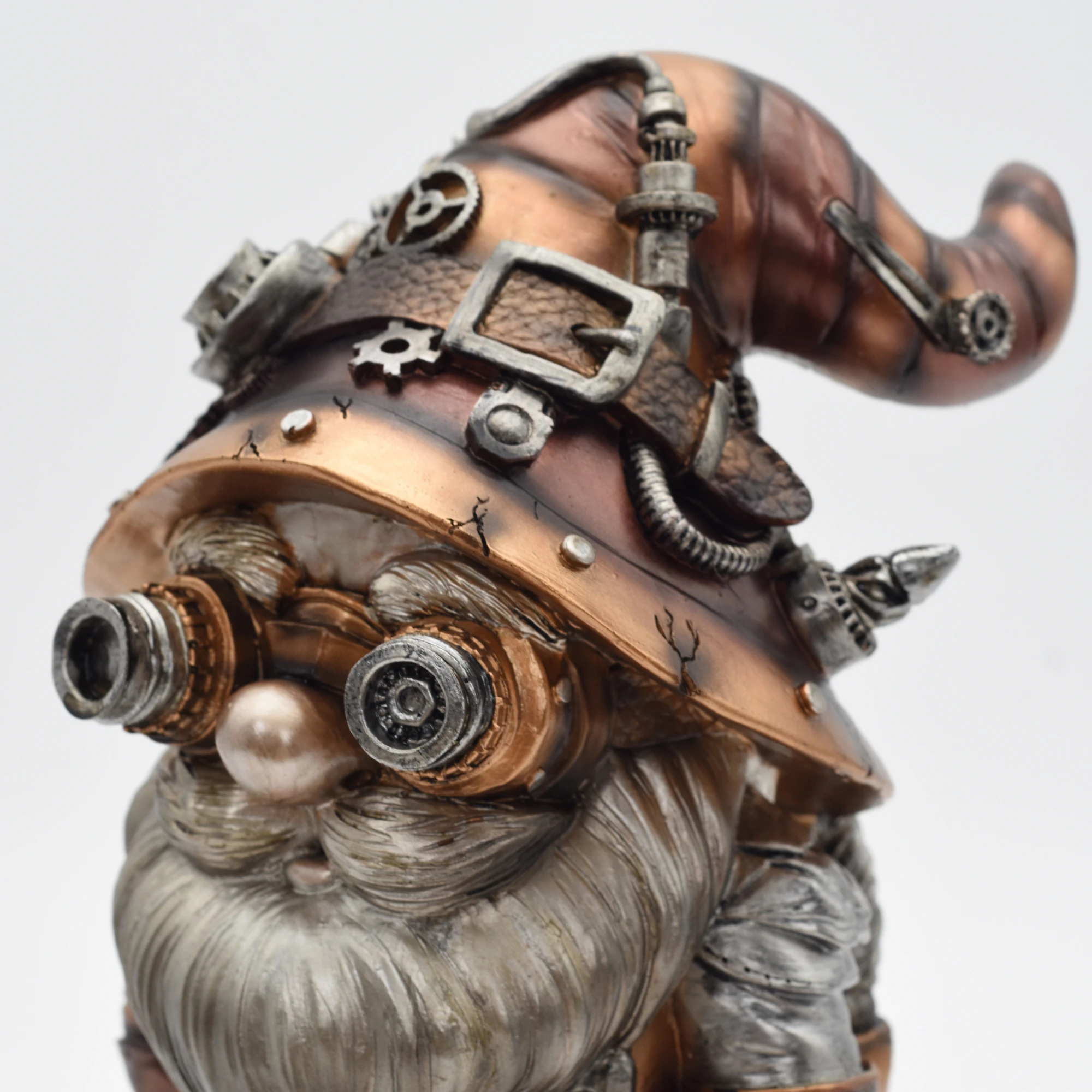 Steampunkgartenzwerg aus Resin mit Zahnrädern und Goggles – Bild 3