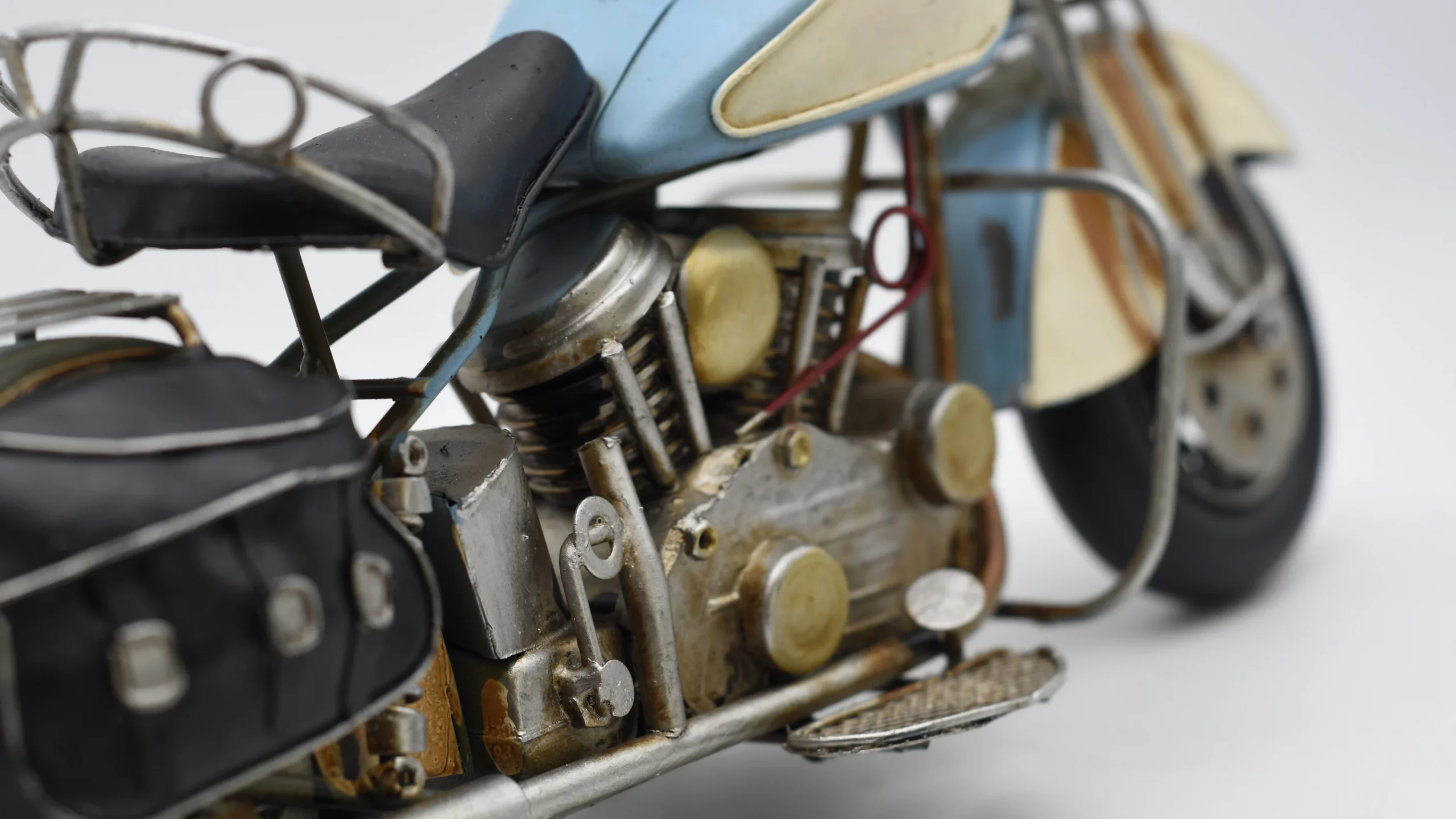 Miniaturmodel eines Motorrads aus Zinn aus den 1960er Jahren in Hellblau-Weiß – Bild 5